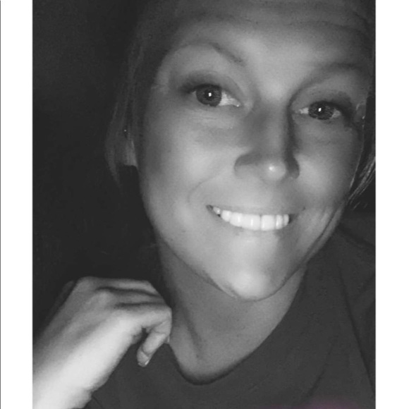 Meet your Posher, Joelle - Picture 1 of 1